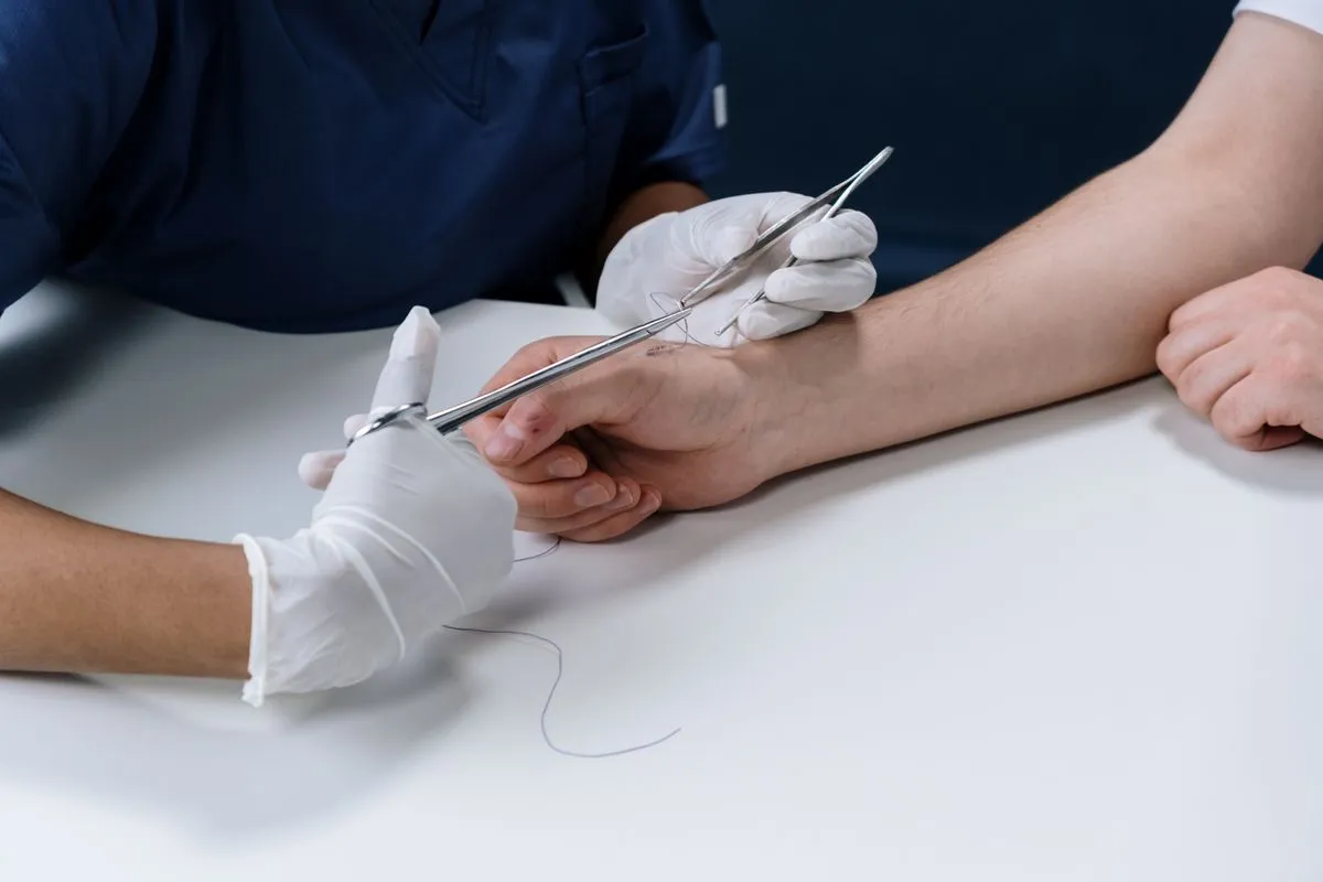 Closure Technique in Difficult Cholecystectomy: Endoloop or Barbed Suture?